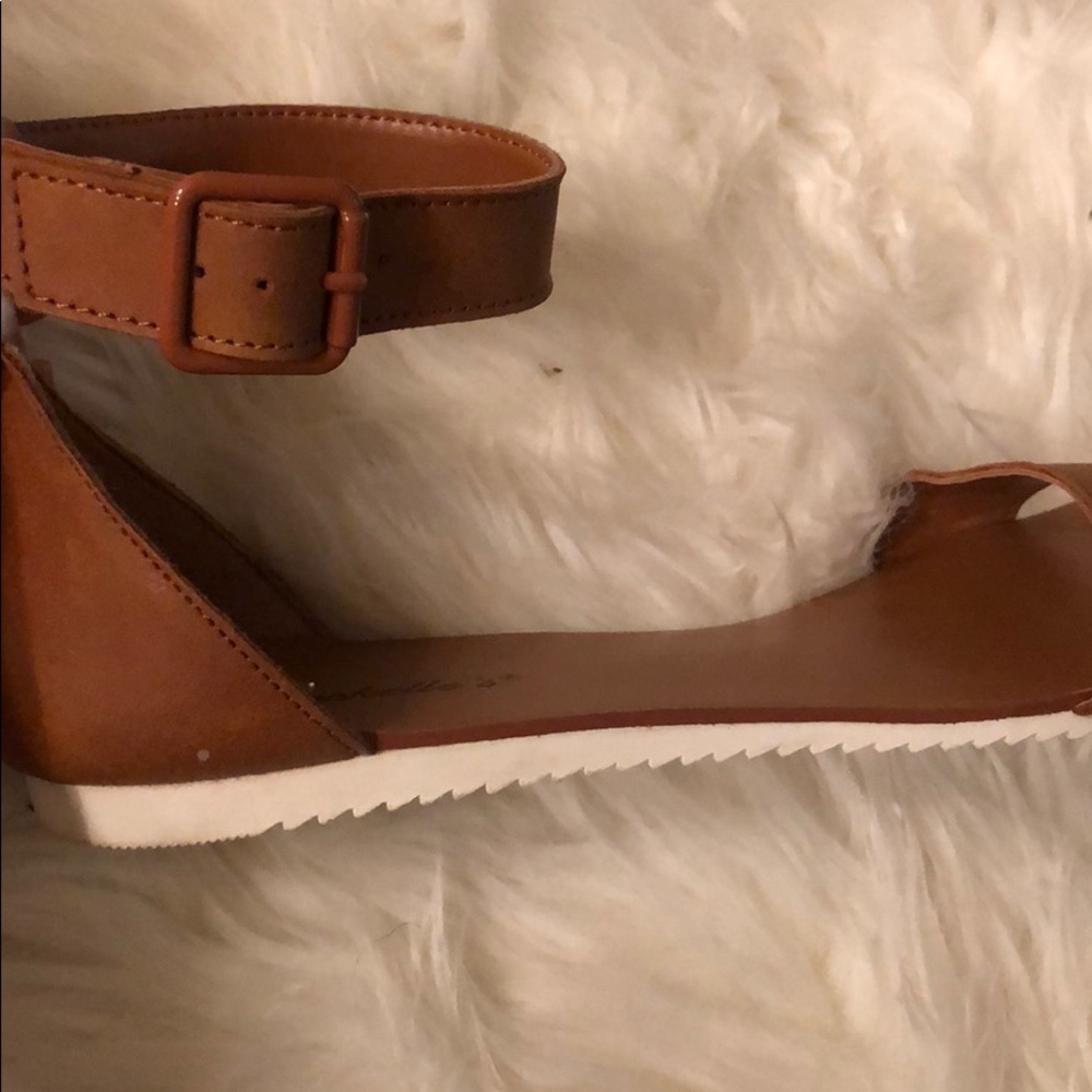 Breckelles Sandals - Picture 4 of 5